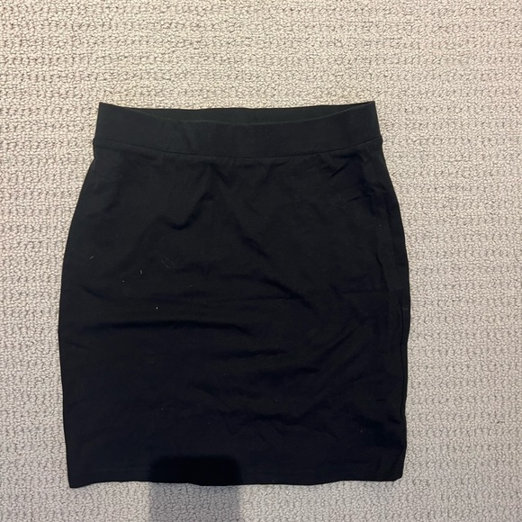 H&M black skirt - Picture 1 of 1
